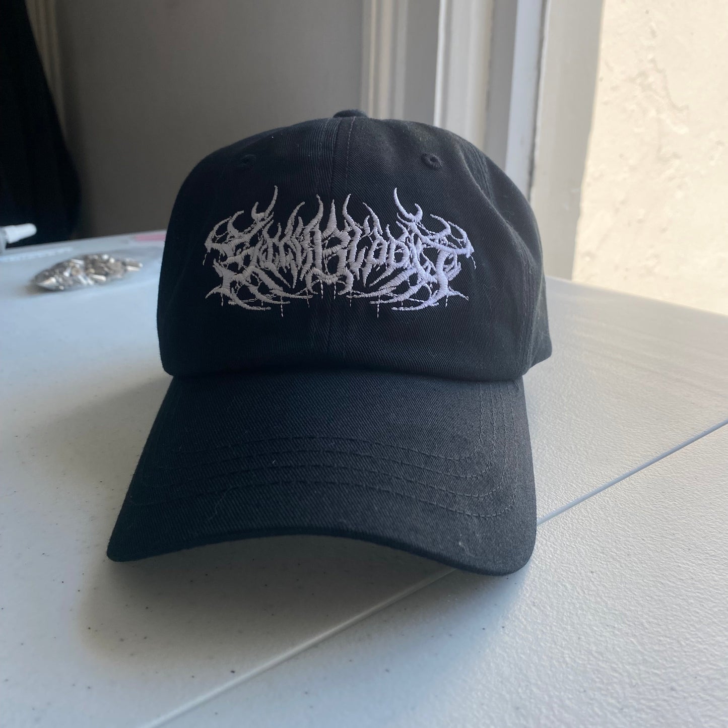 METAL LOGO HAT